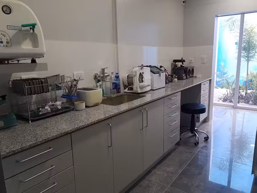 CONSULTORIO ODONTOLOGICO BAHIENSE Dra Martina Arguelles Dr. Emiliano Reyes