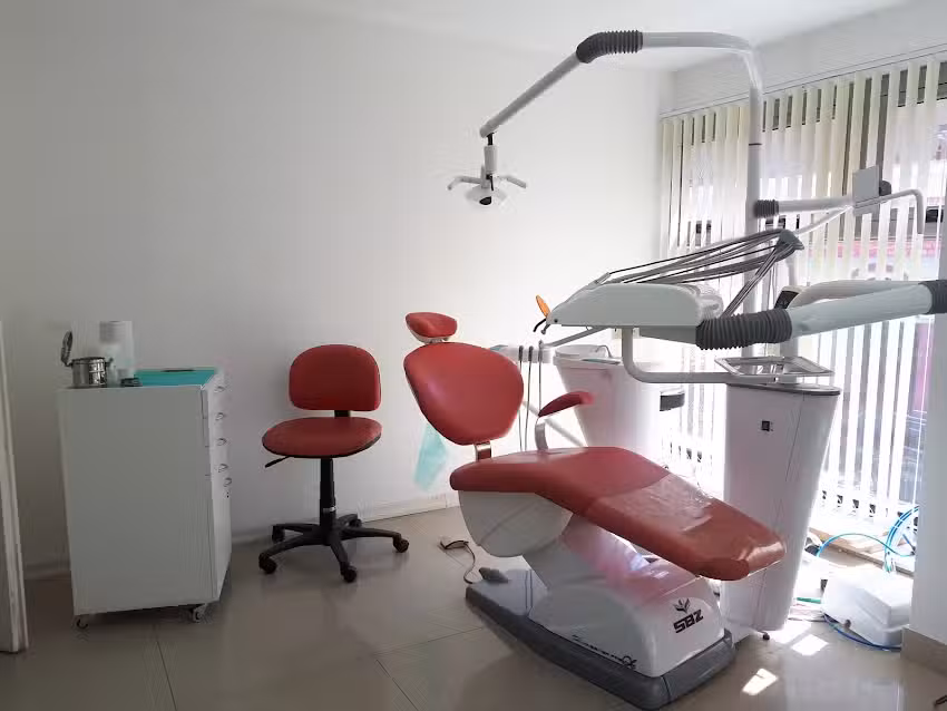 Dental Live Centro odontologico .Dra.Cynthia Cunningham