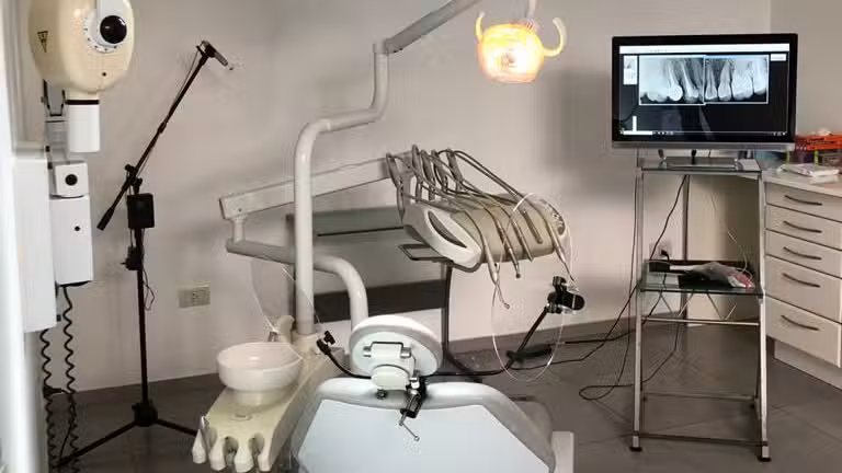 Dr. Adri&aacute;n Sparks Odont&oacute;logo