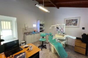 Dr. Josipovich Gabriel, odont&oacute;logo