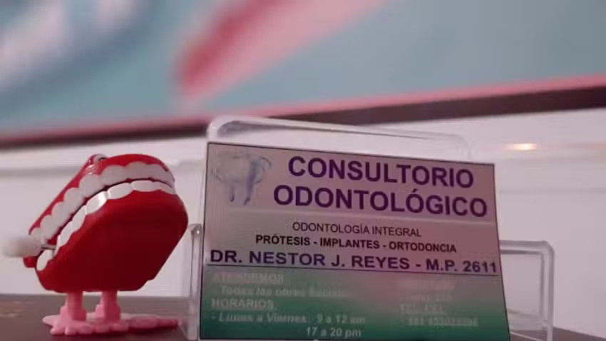 Dr. Nestor Reyes Odontologo