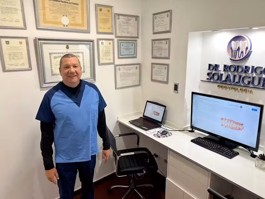 Dr Rodrigo Solaligue