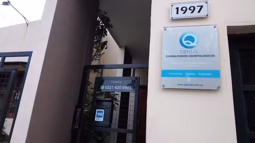 Dra. Eugenia Quiroga Odera, Odont&oacute;logo