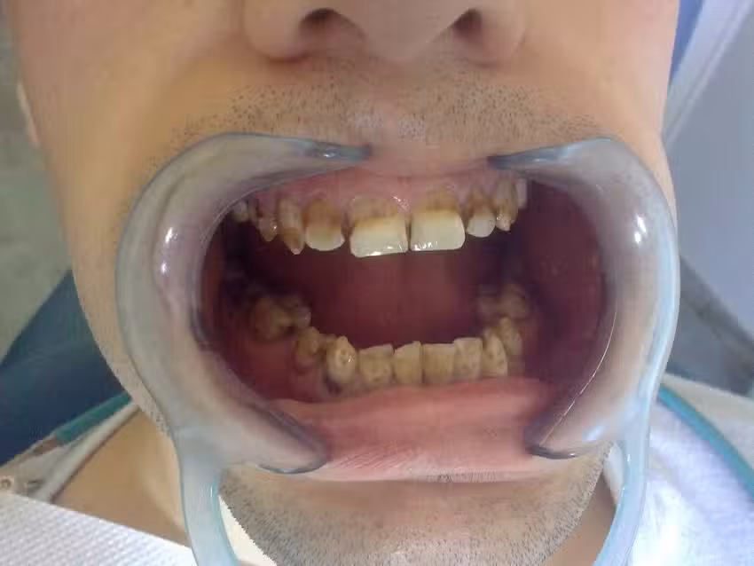 Eduardo M. Ceballos Odont&oacute;logo