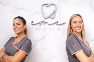 eme Dental Studio (odont&oacute;logo)