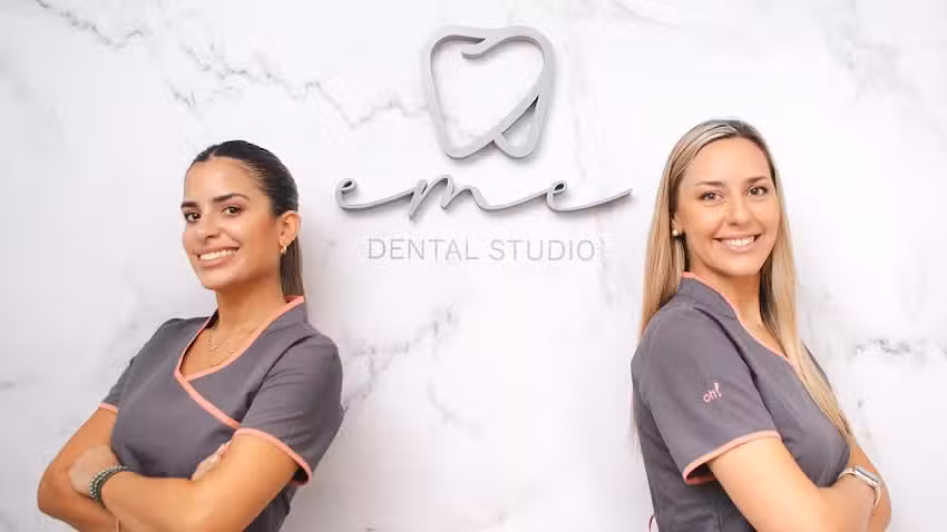 eme Dental Studio (odont&oacute;logo)