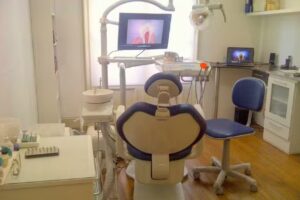 Implantes dentales/Est&eacute;tica dental/ Protesis/Carillas/Banqueamiento