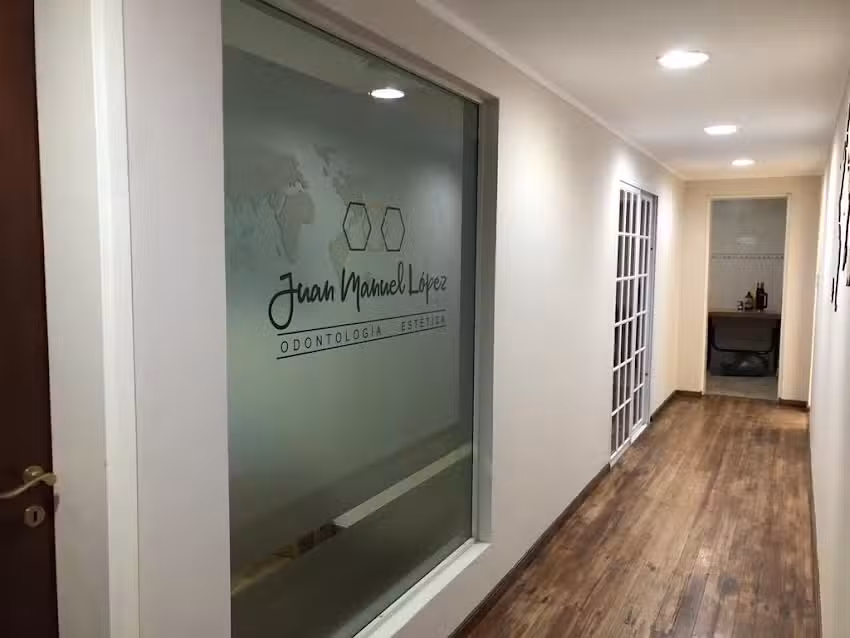 Juan Manuel Lopez, Odontologia est&eacute;tica