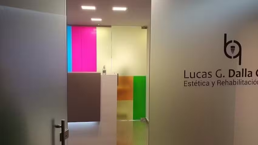 Lucas G. Dalla Costa &ndash; Est&eacute;tica y Rehabilitaci&oacute;n Dental