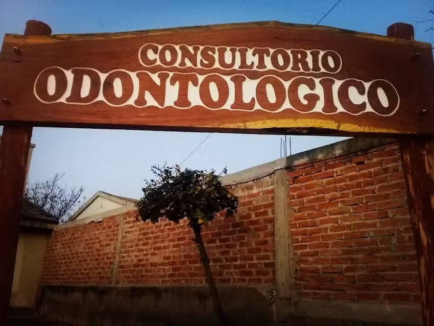 Maximiliano Aguirre Odontolog&iacute;a Integral