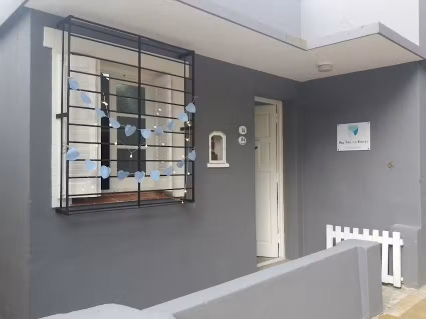 Odontolog&iacute;a Est&eacute;tica E Implantes, Odontopediatria, Pr&oacute;tesis, Cirug&iacute;a, Arreglos De Caries Etc