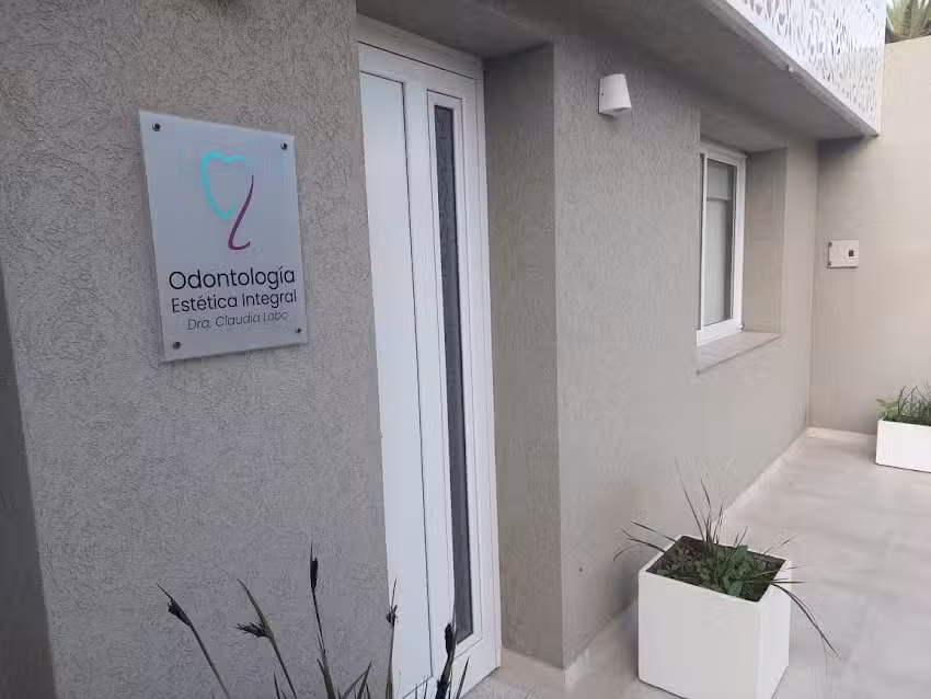 ODONTOLOG&Iacute;A INTEGRAL. Dra Claudia Lobo